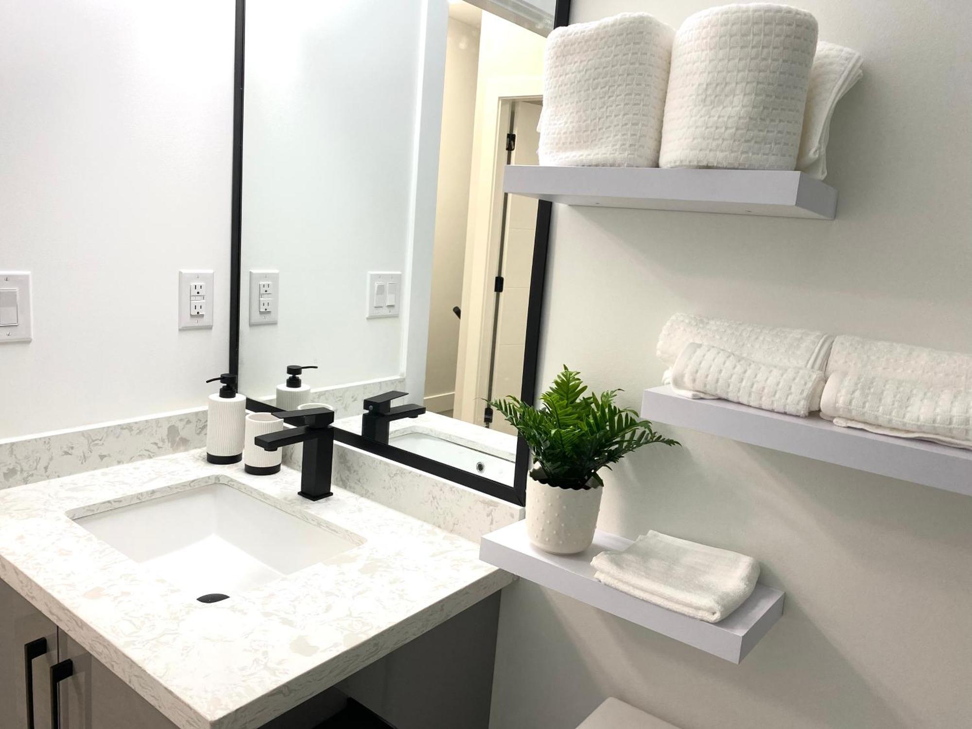 דירות וונקובר Modern And New House Near Pne With Big Garden And Free Parking מראה חיצוני תמונה